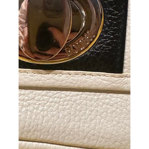 BODHI white and black leather wristlet silver-toned pebbled turn-lock closure - Picture 11 of 11